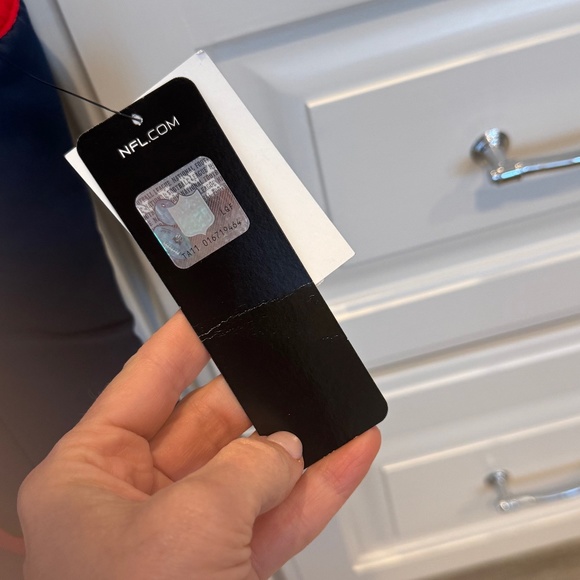 NE Patriots Puffer Vest - Picture 3 of 6